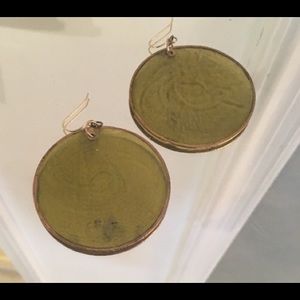 Shell earring with gold trio real shell